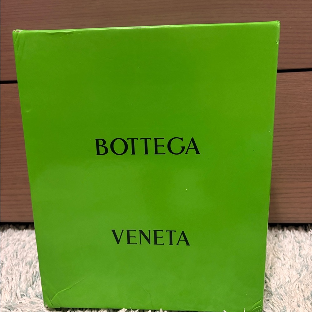 Bottega Veneta Bright Green Packaging